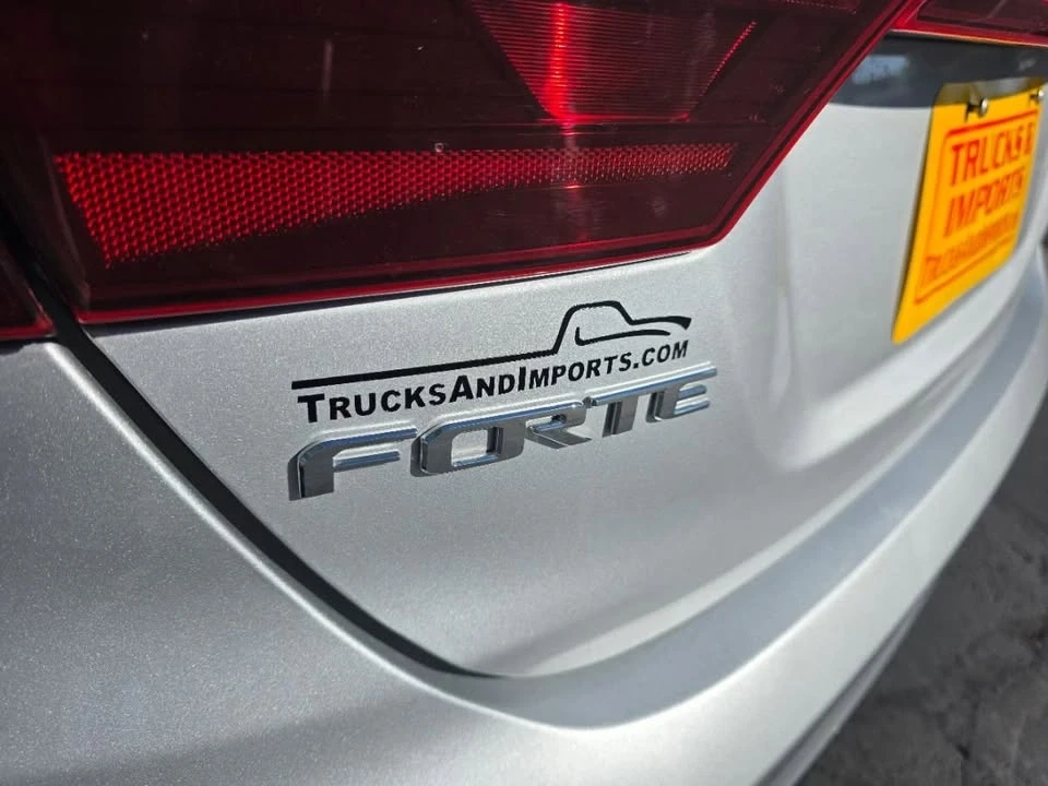 2019 Kia Forte - Image 5 of 20