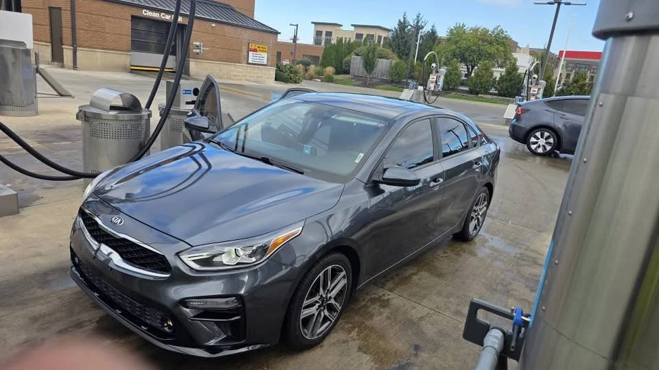 2019 Kia Forte - Image 8 of 12
