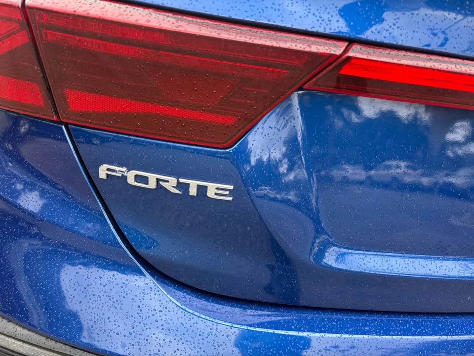 2019 Kia Forte - Image 6 of 12