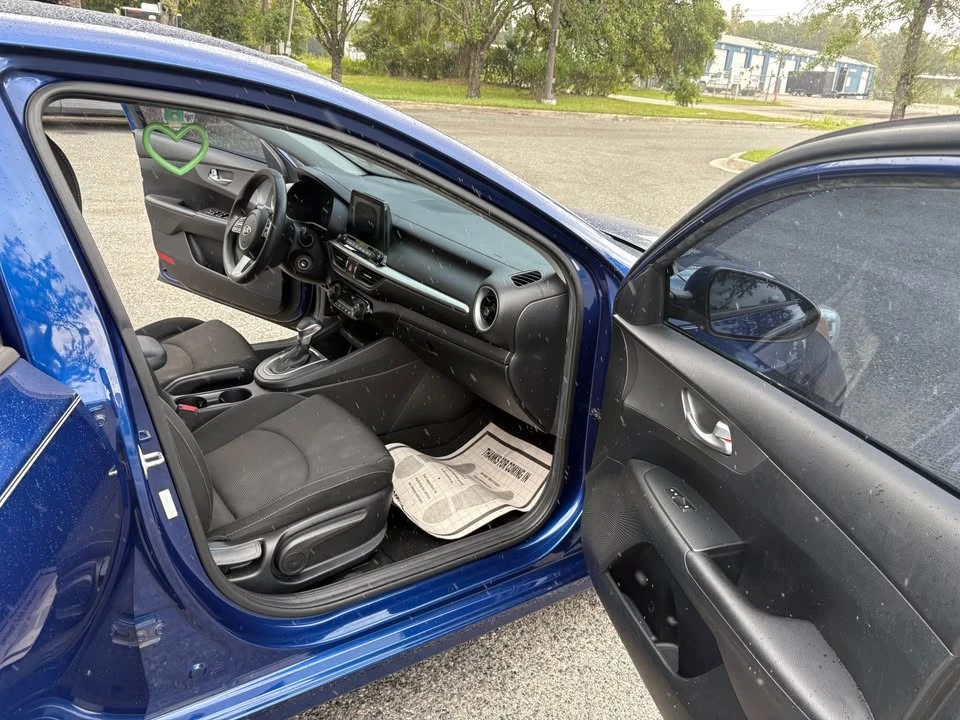 2019 Kia Forte - Image 2 of 12