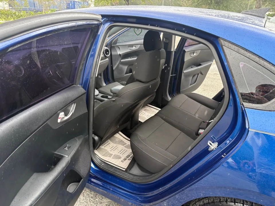 2019 Kia Forte - Image 5 of 12