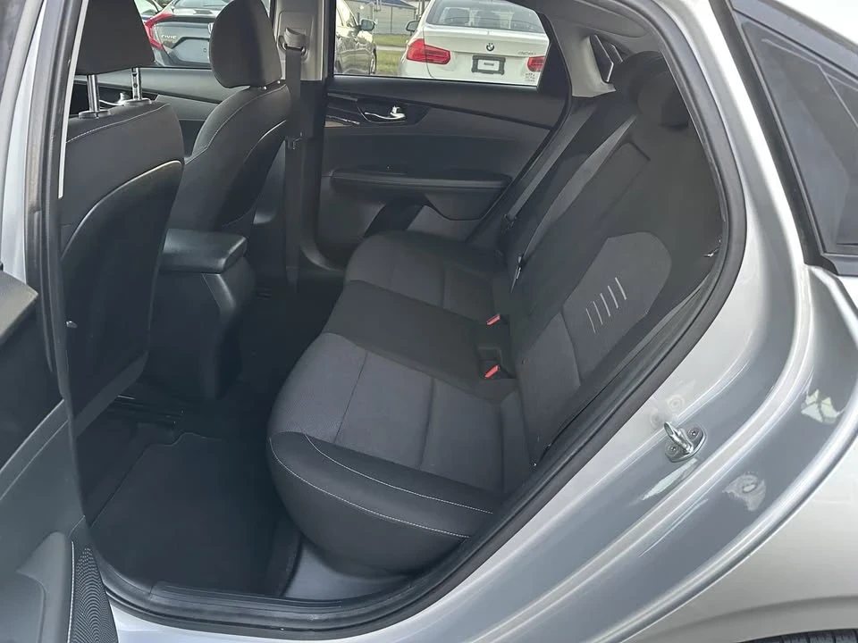 2019 Kia Forte - Image 9 of 18