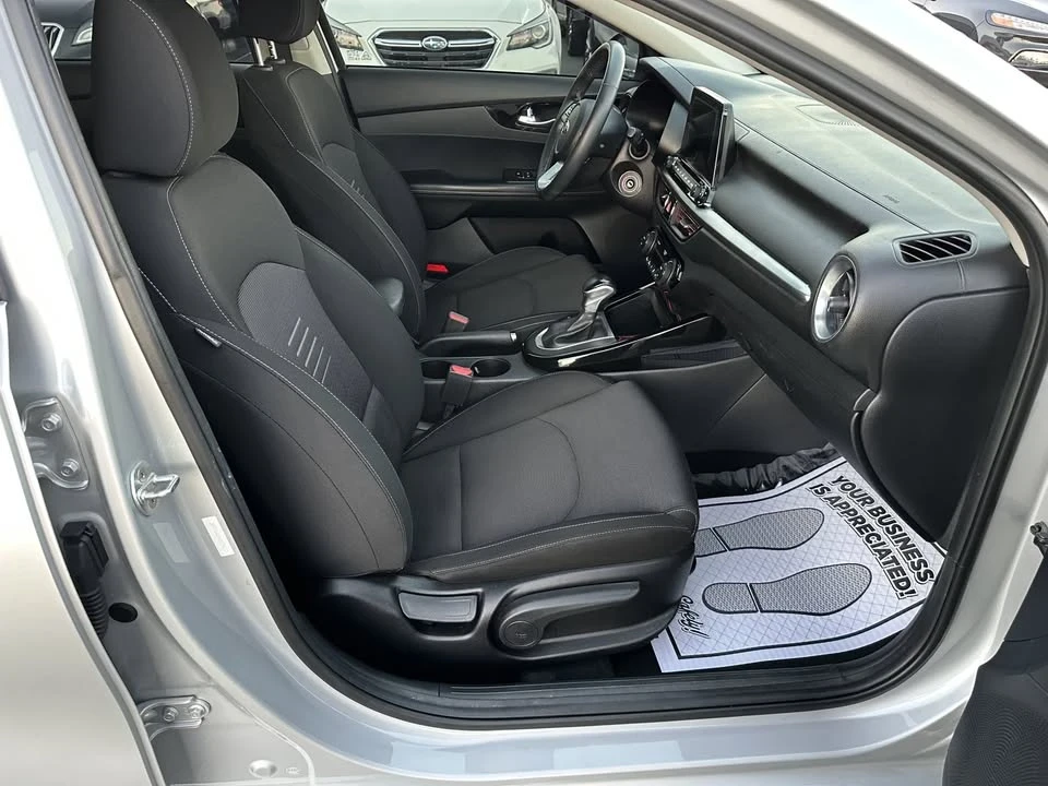 2019 Kia Forte - Image 12 of 18