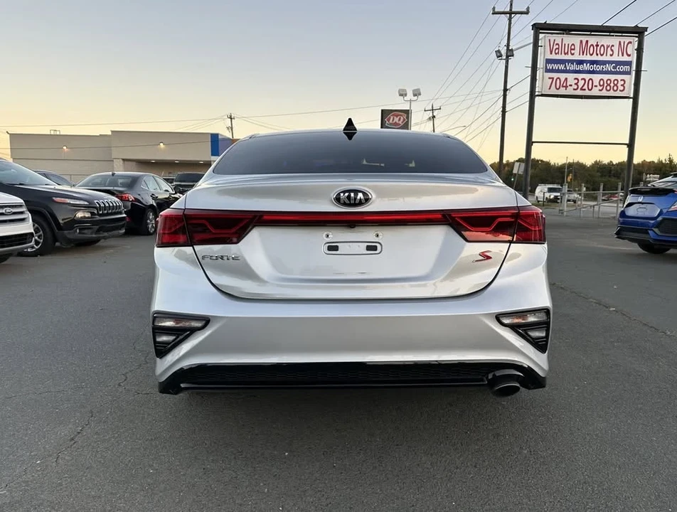 2019 Kia Forte - Image 5 of 18
