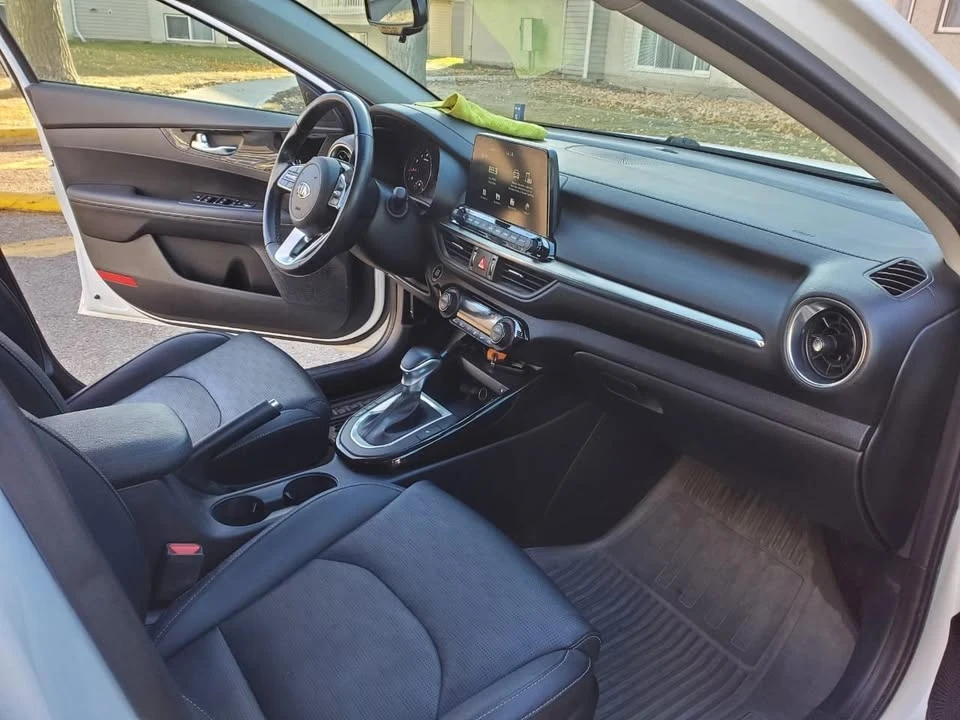 2019 Kia Forte - Image 8 of 12