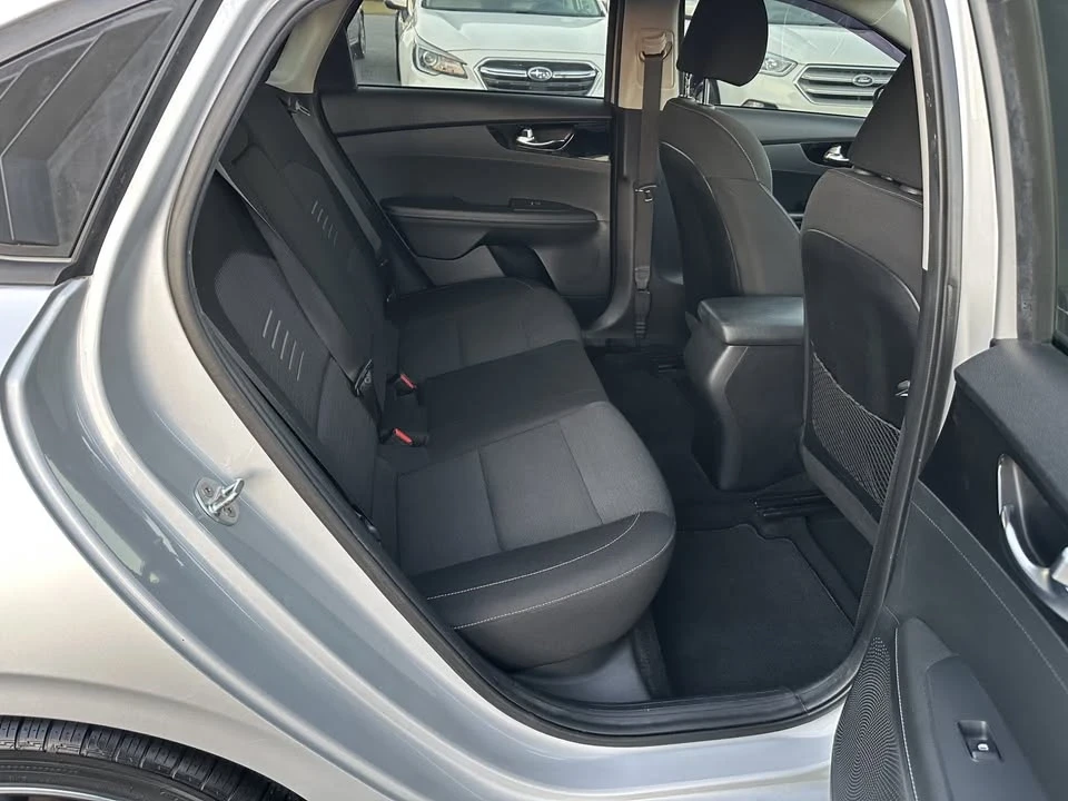 2019 Kia Forte - Image 11 of 18