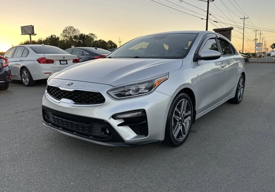 2019 Kia Forte - Image 3 of 18