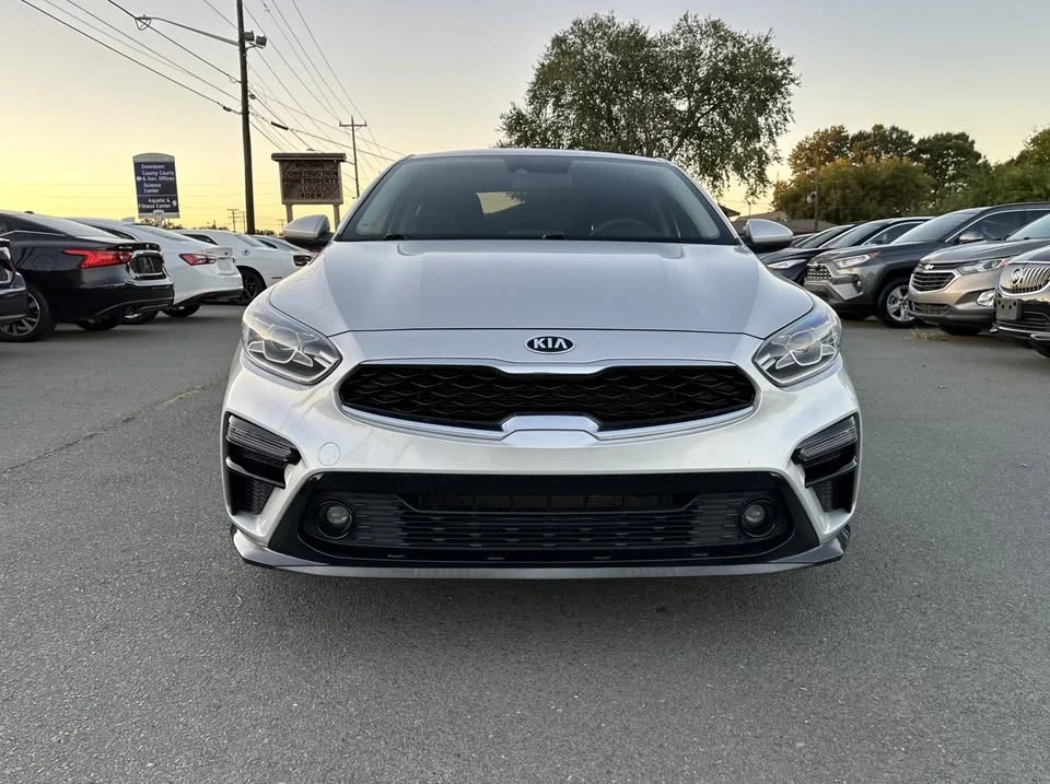 2019 Kia Forte - Image 2 of 18