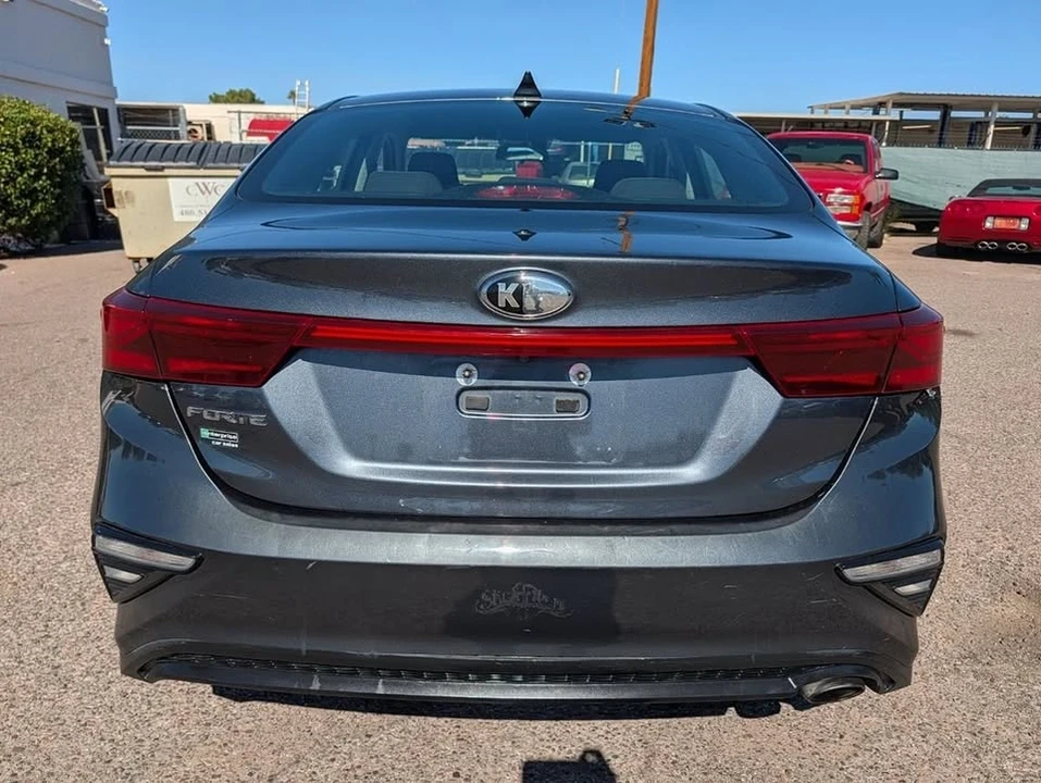 2019 Kia Forte - Image 5 of 11