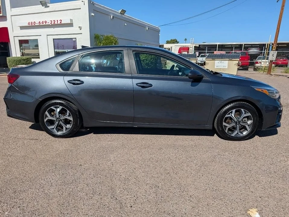 2019 Kia Forte - Image 3 of 11
