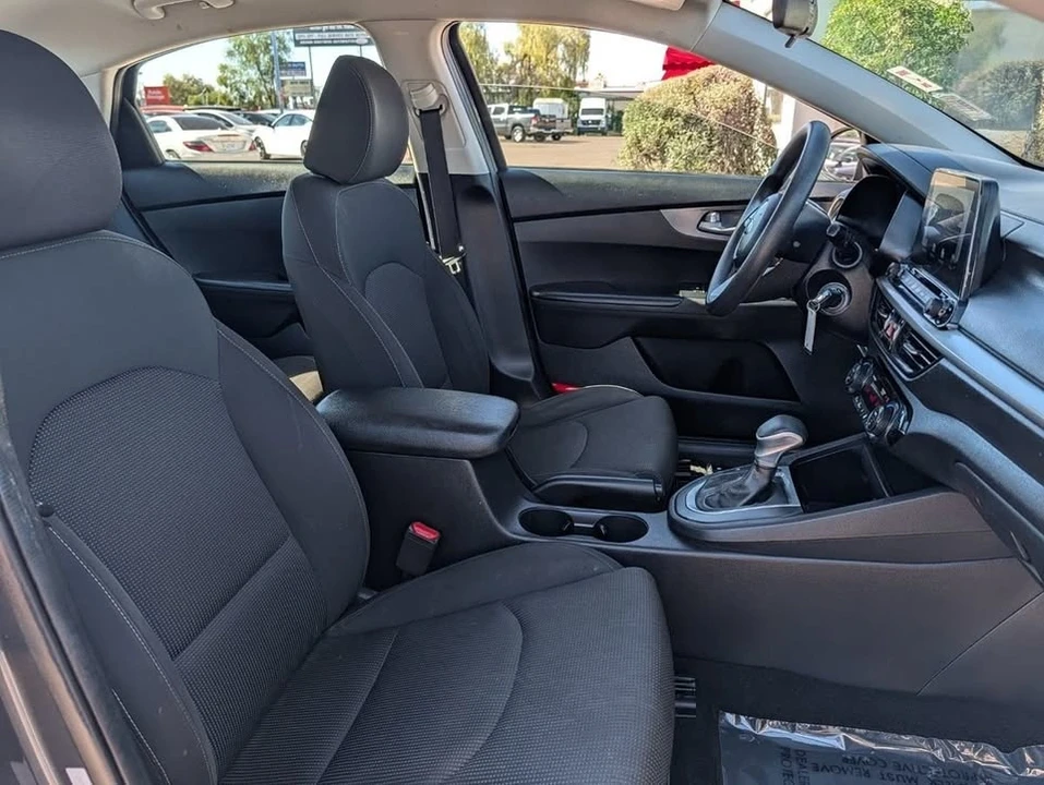 2019 Kia Forte - Image 6 of 11