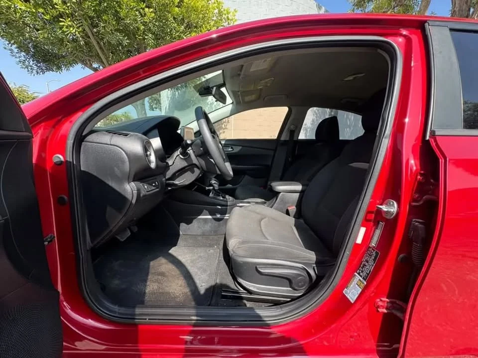 2019 Kia Forte - Image 9 of 19