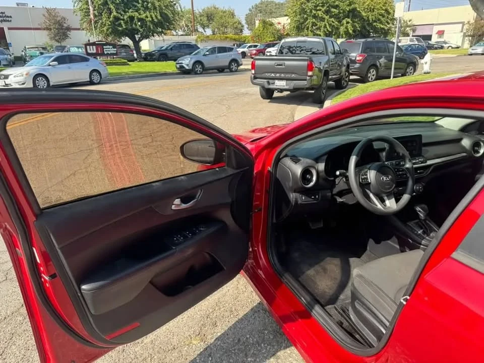 2019 Kia Forte - Image 8 of 19