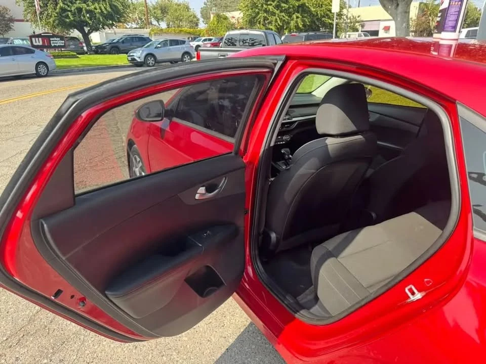 2019 Kia Forte - Image 10 of 19