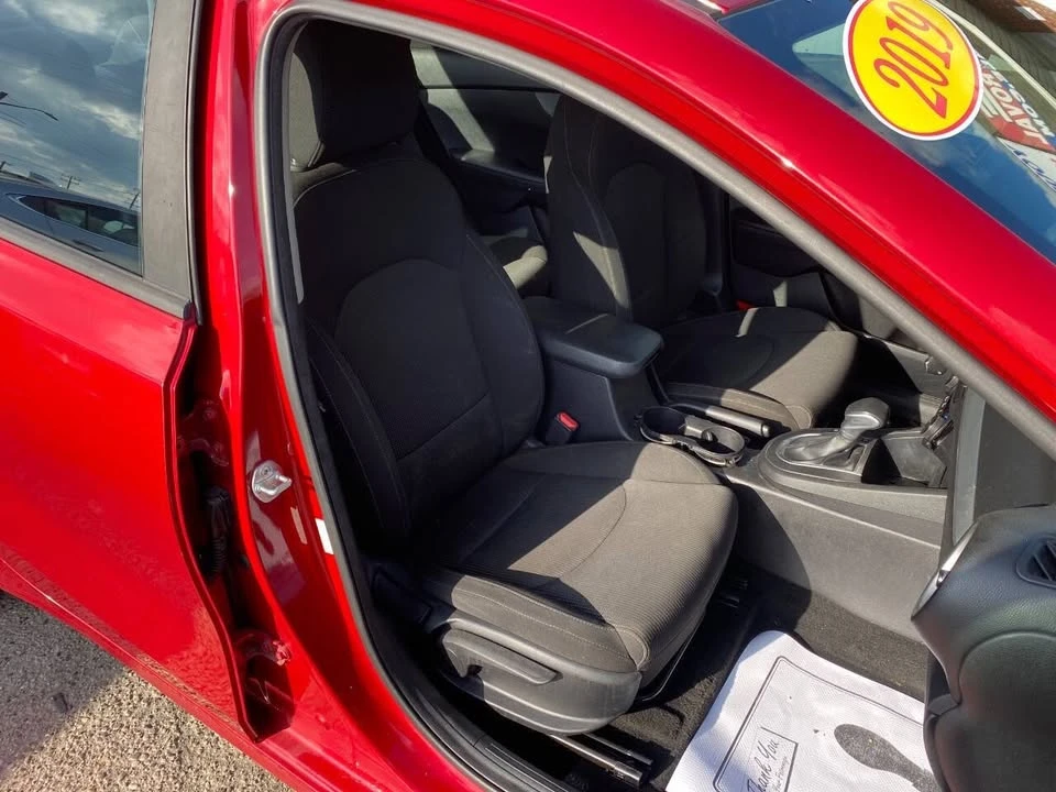 2019 Kia Forte - Image 10 of 18