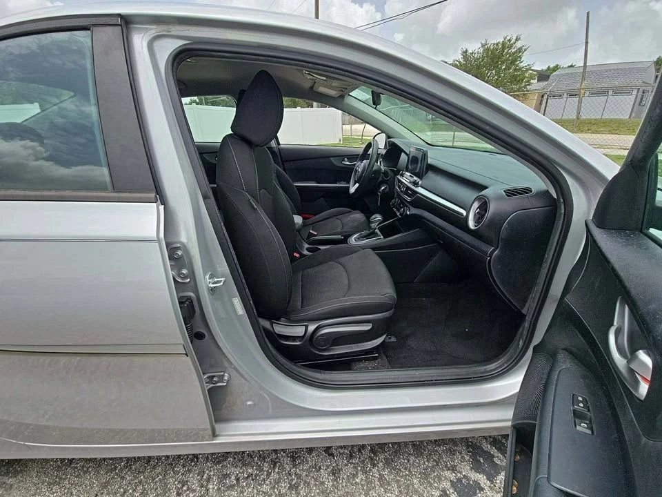 2019 Kia Forte - Image 3 of 8