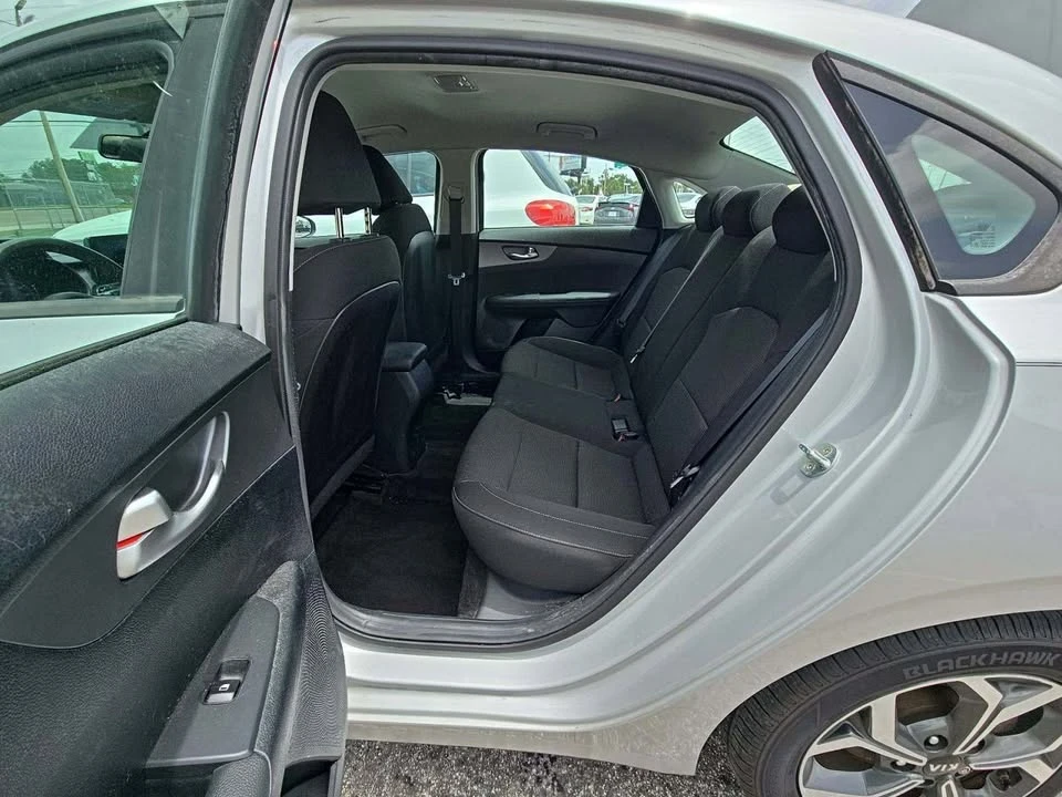 2019 Kia Forte - Image 5 of 8