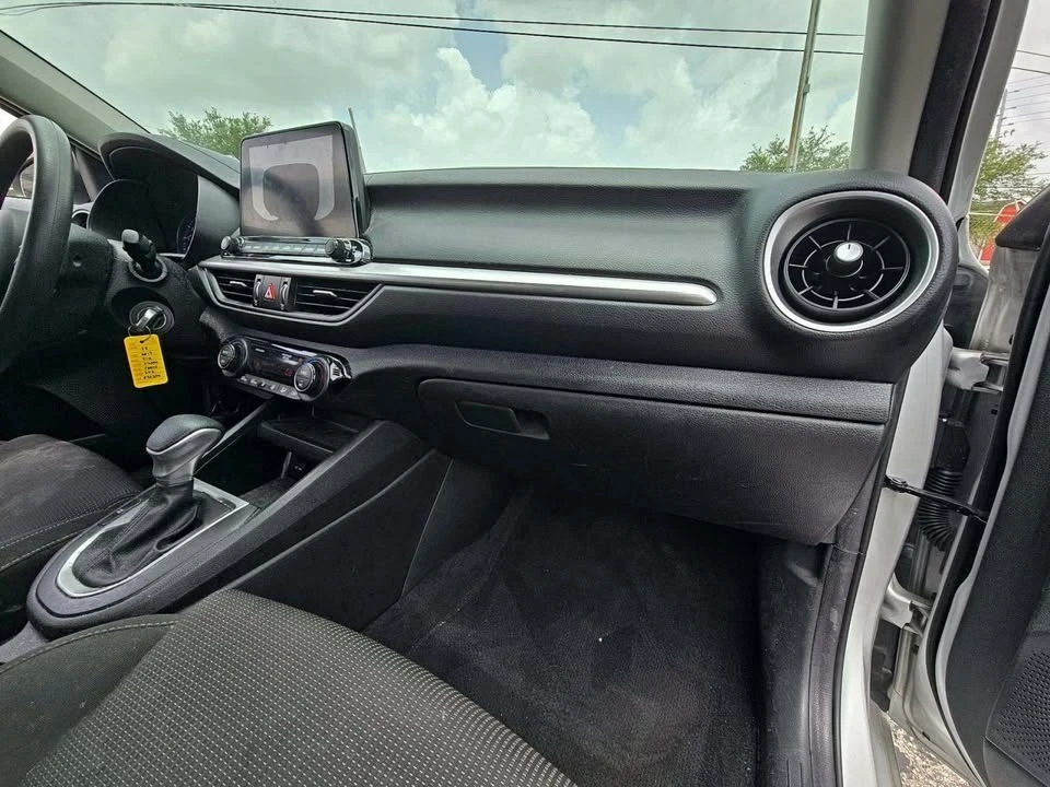 2019 Kia Forte - Image 4 of 8