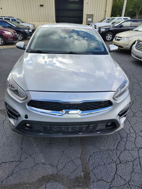 2019 Kia Forte - Image 2 of 11