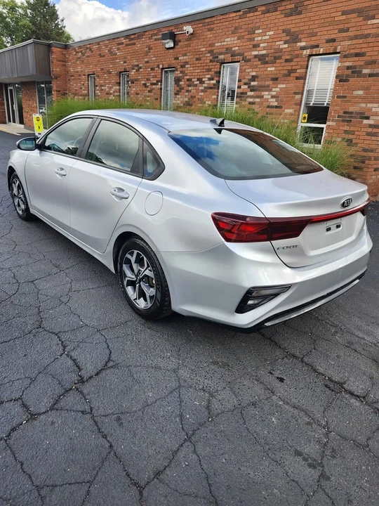 2019 Kia Forte - Image 7 of 11
