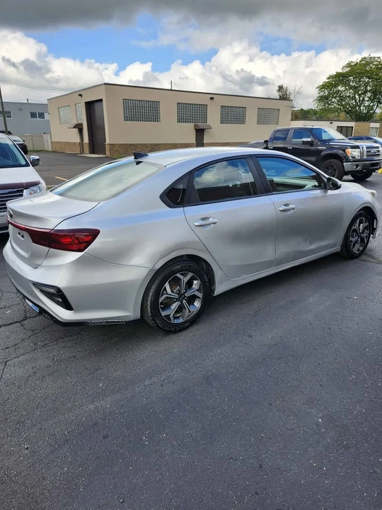 2019 Kia Forte - Image 5 of 11