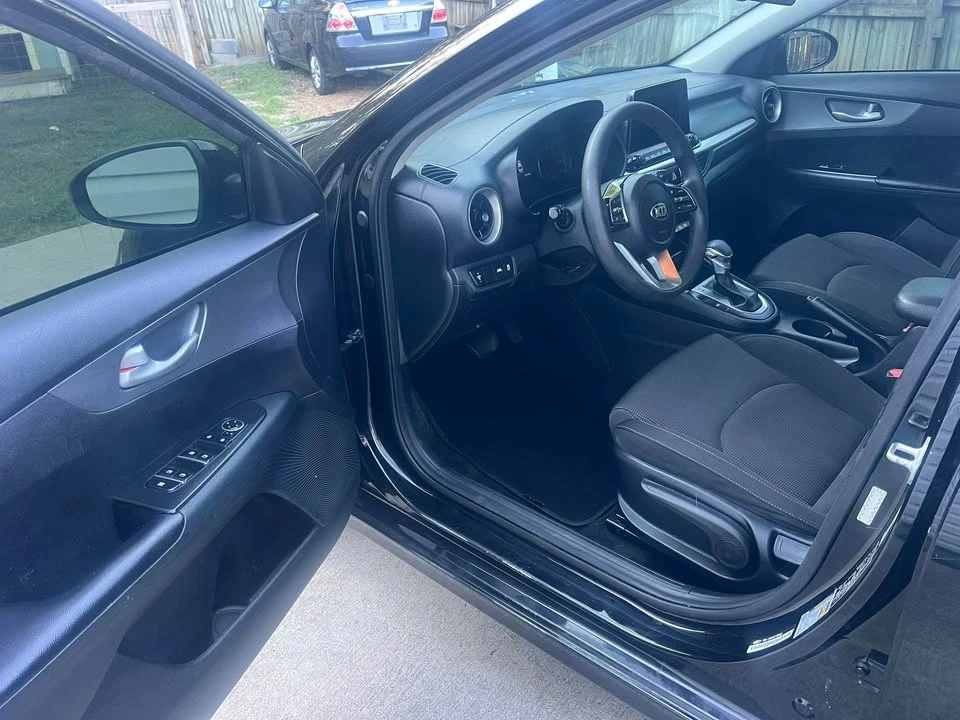 2019 Kia Forte - Image 8 of 10