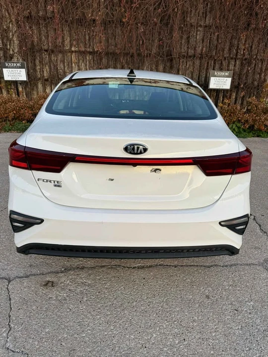 2019 Kia Forte - Image 3 of 11