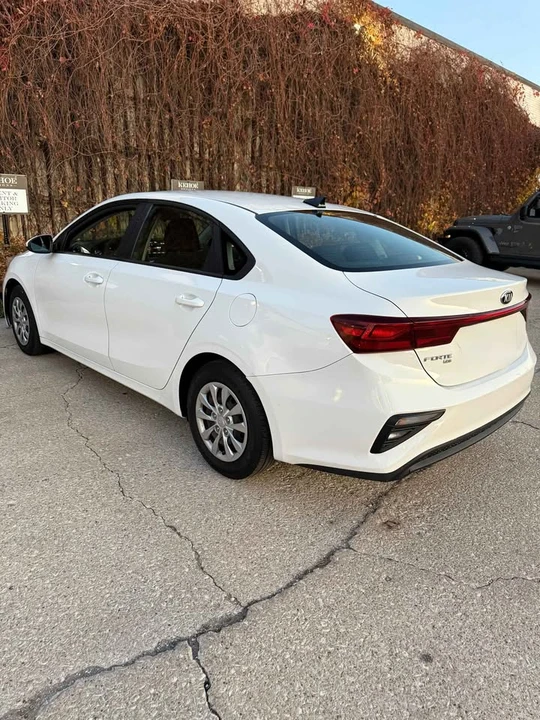 2019 Kia Forte - Image 2 of 11