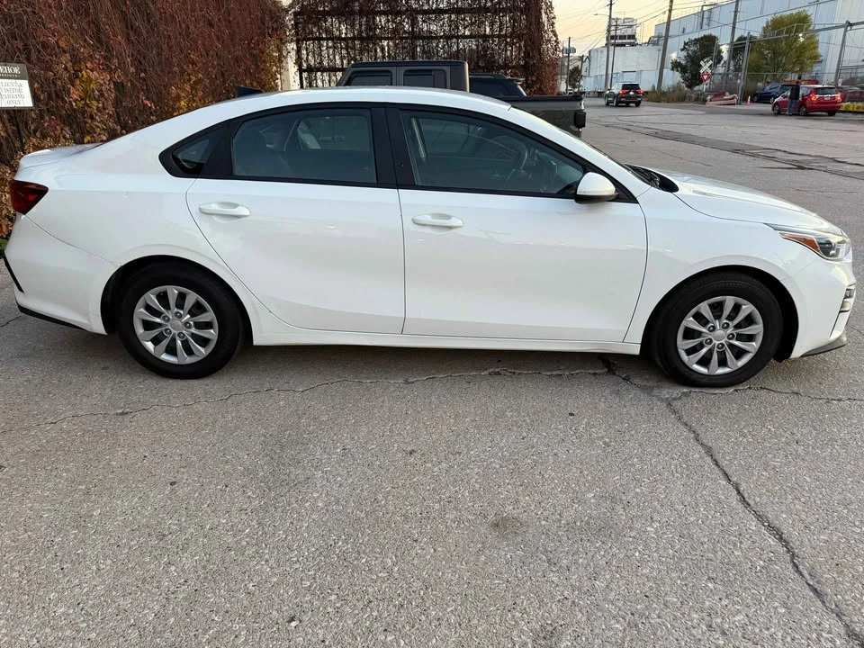 2019 Kia Forte - Image 4 of 11