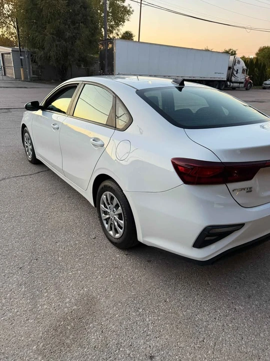2019 Kia Forte - Image 6 of 11