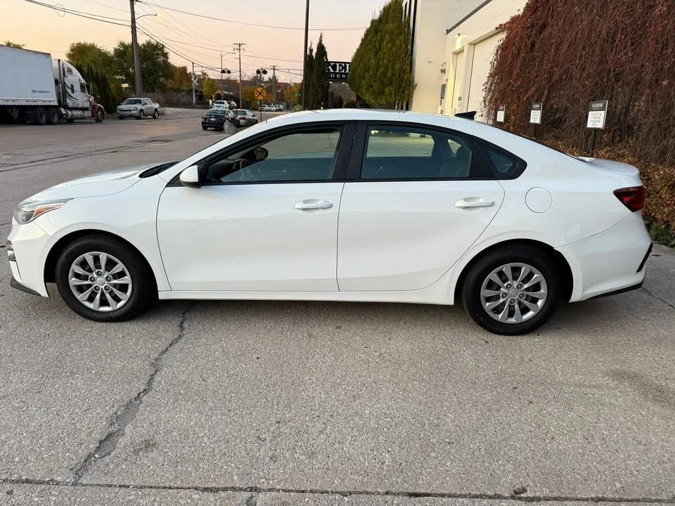 2019 Kia Forte - Image 5 of 11