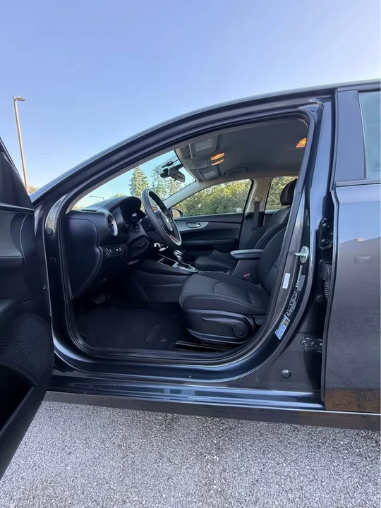 2019 Kia Forte - Image 9 of 16