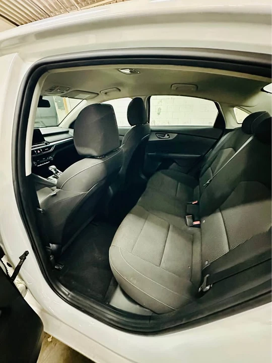 2019 Kia Forte - Image 10 of 16