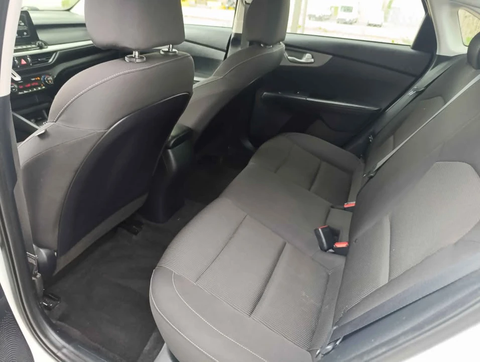 2019 Kia Forte - Image 14 of 17
