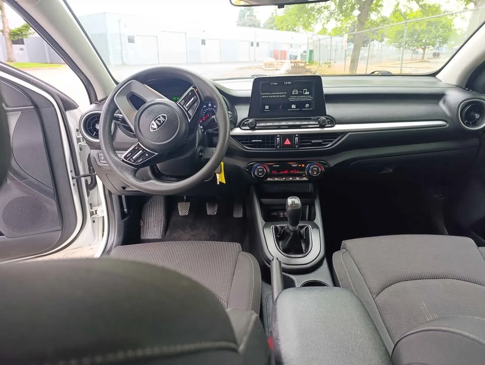 2019 Kia Forte - Image 13 of 17