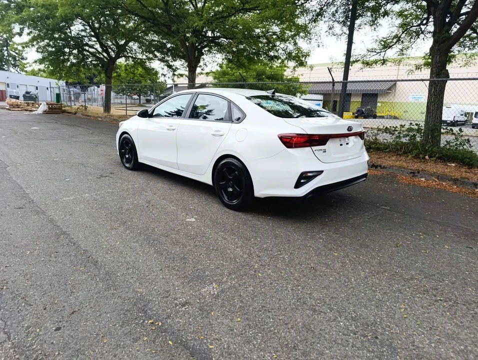 2019 Kia Forte - Image 4 of 17