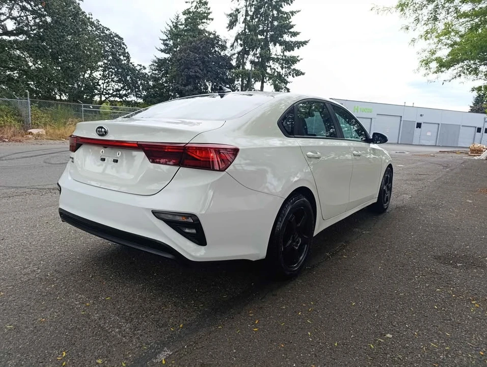 2019 Kia Forte - Image 2 of 17