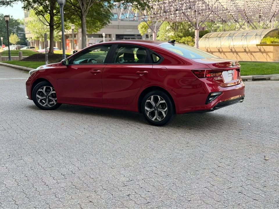 2019 Kia Forte - Image 5 of 12