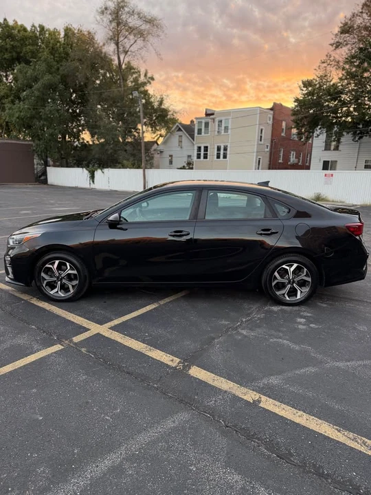 2019 Kia Forte - Image 6 of 17