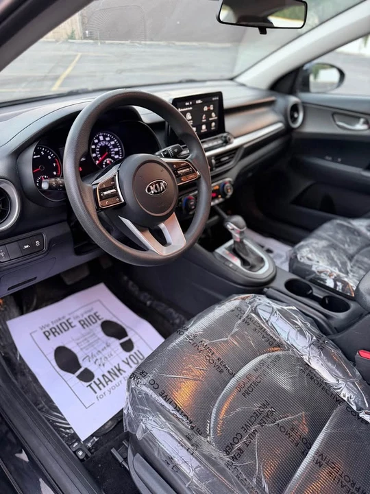 2019 Kia Forte - Image 10 of 17