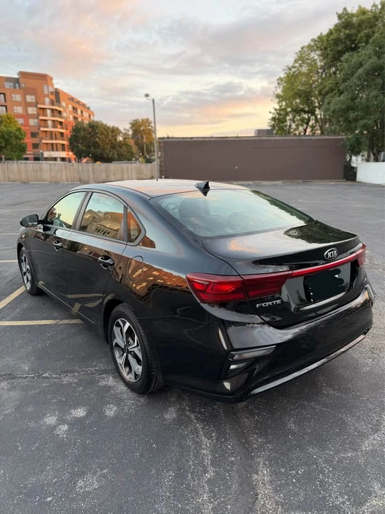 2019 Kia Forte - Image 5 of 17