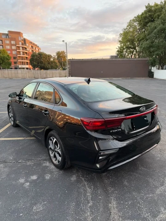 2019 Kia Forte - Image 5 of 16