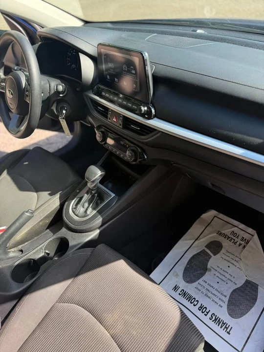 2019 Kia Forte - Image 12 of 17