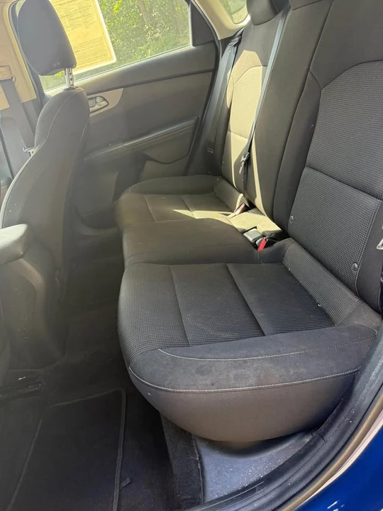 2019 Kia Forte - Image 9 of 17