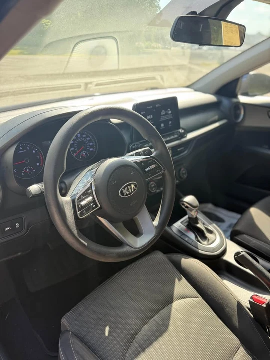 2019 Kia Forte - Image 5 of 17