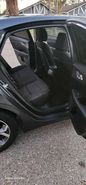 2019 Kia Forte - Image 10 of 17