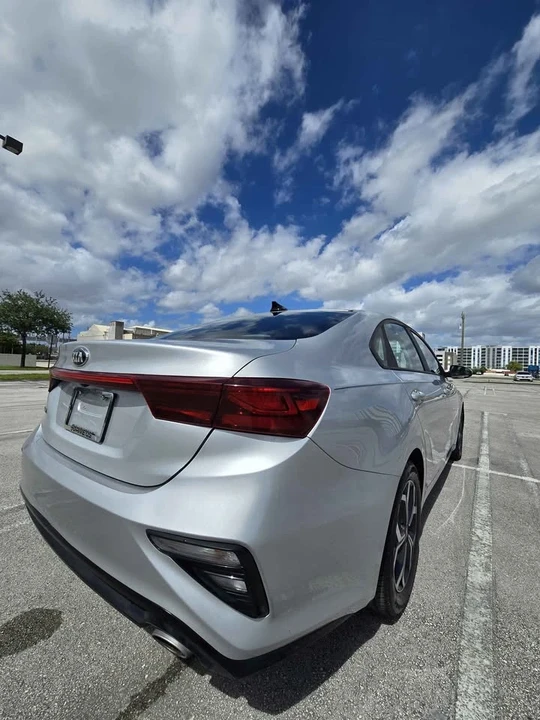 2019 Kia Forte - Image 2 of 14