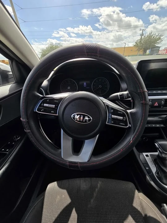 2019 Kia Forte - Image 5 of 14