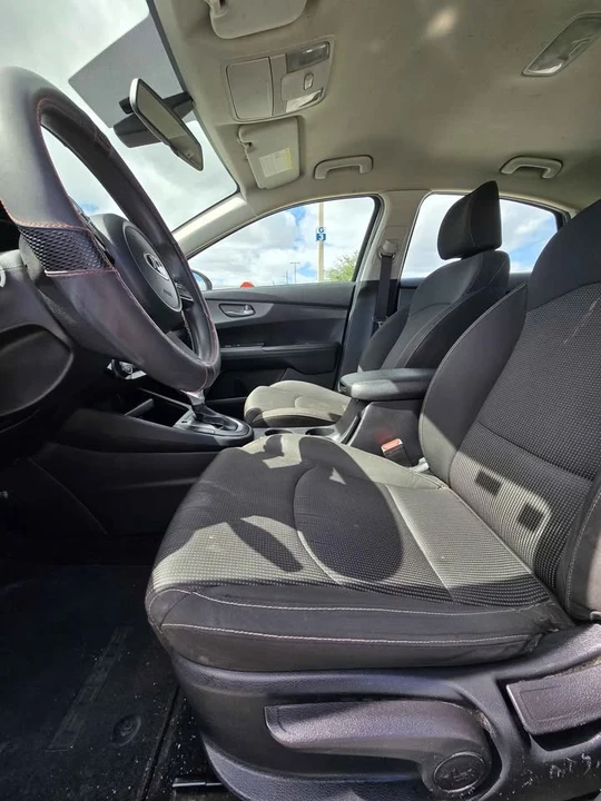 2019 Kia Forte - Image 10 of 14
