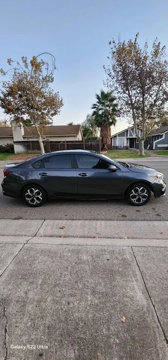 2019 Kia Forte - Image 2 of 17